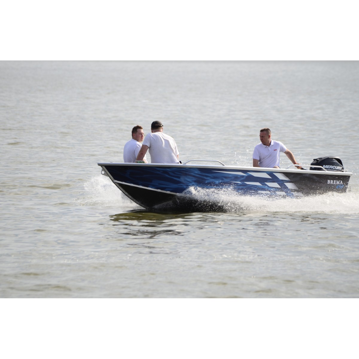 Bateau de pêche 'BREMA 450 FISHING PRO + VIVIER'