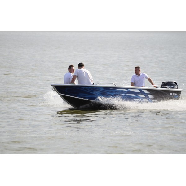 Bateau de pêche 'BREMA 450 FISHING PRO + VIVIER'